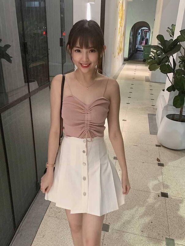 跪下来舔我的脚